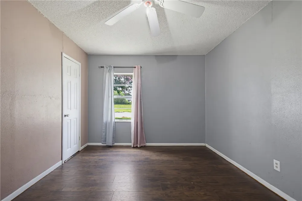 307 Bullard Odem, TX 78370