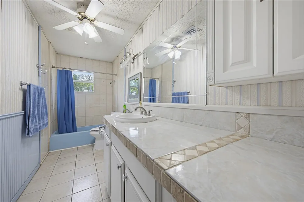 307 Bullard Odem, TX 78370