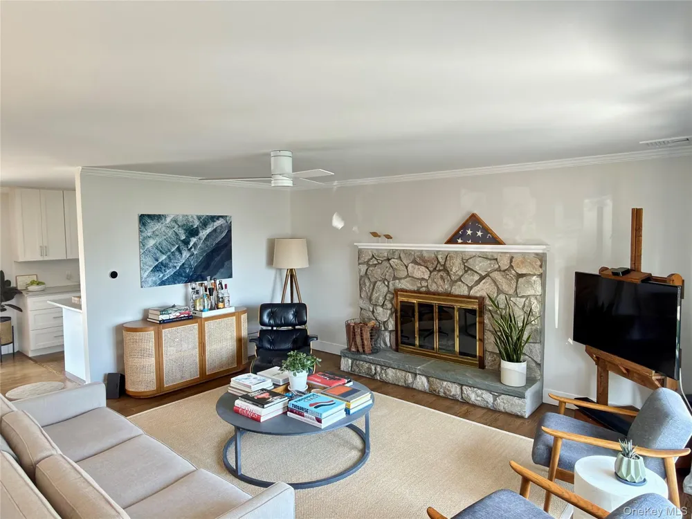 17 Locust Street Riverhead, NY 11901