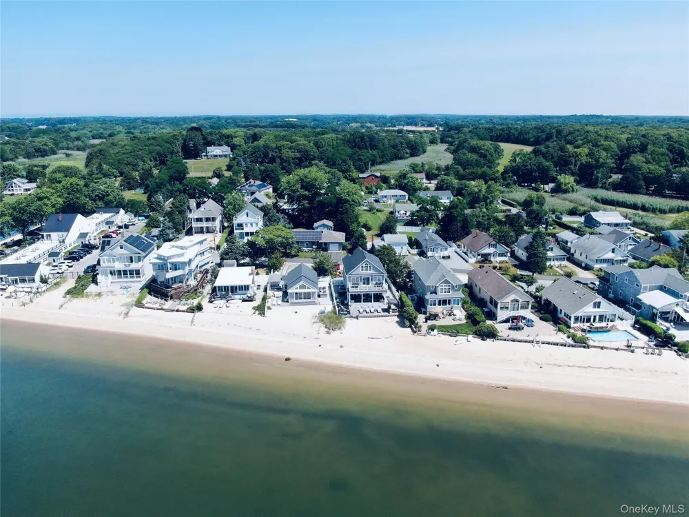 17 Locust Street Riverhead, NY 11901