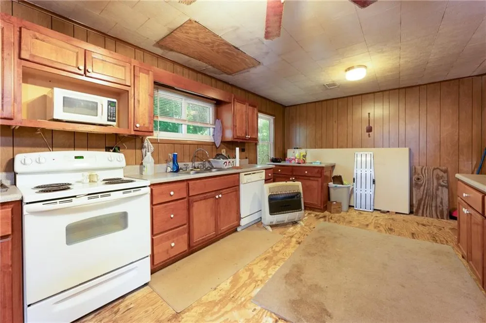 132 Mockingbird Lane McCaysville, GA 30555