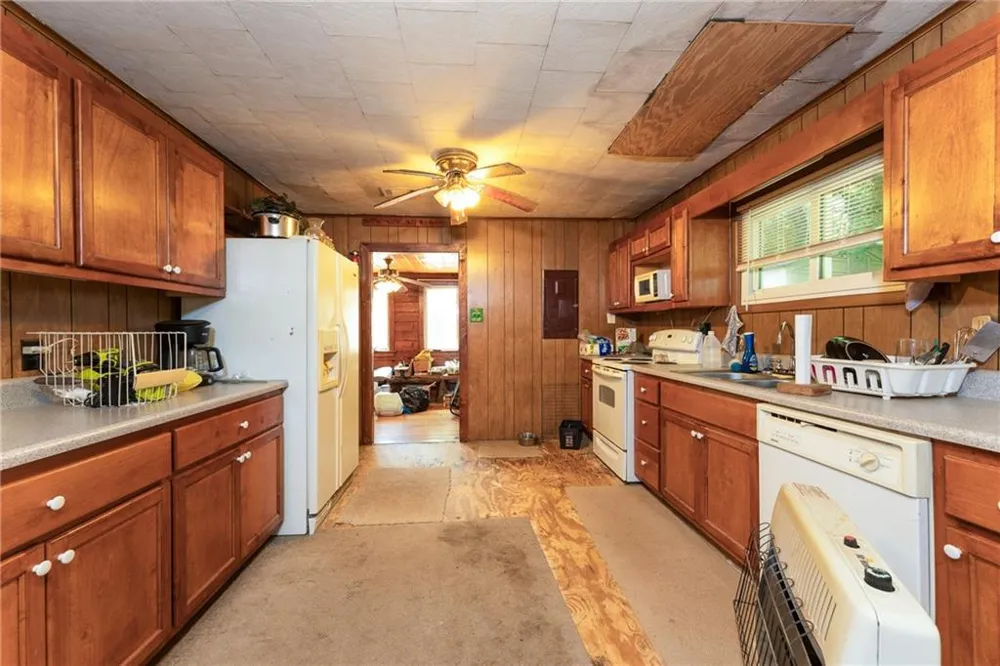 132 Mockingbird Lane McCaysville, GA 30555