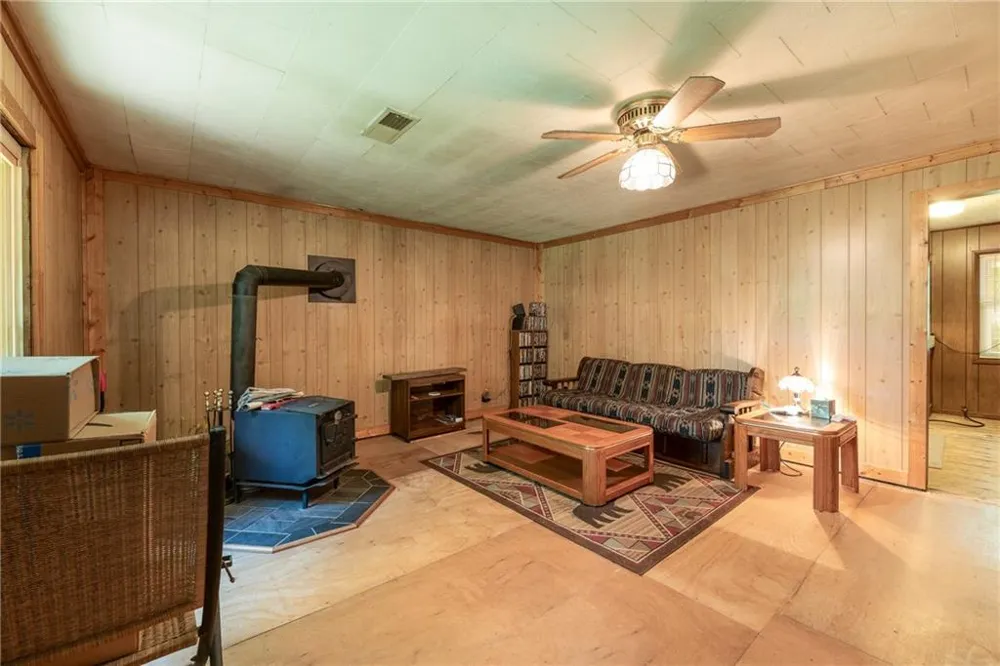 132 Mockingbird Lane McCaysville, GA 30555