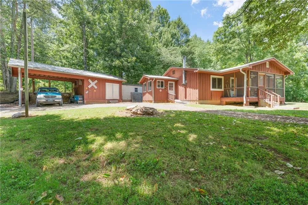 132 Mockingbird Lane McCaysville, GA 30555