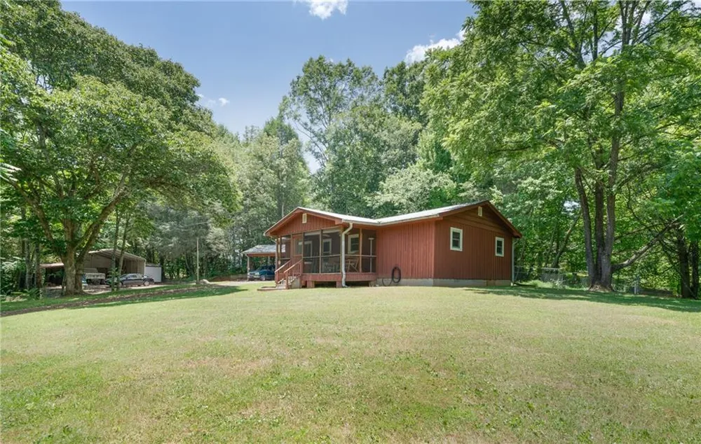 132 Mockingbird Lane McCaysville, GA 30555