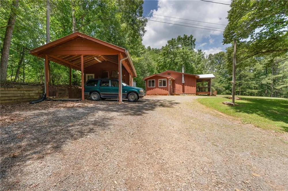 132 Mockingbird Lane McCaysville, GA 30555