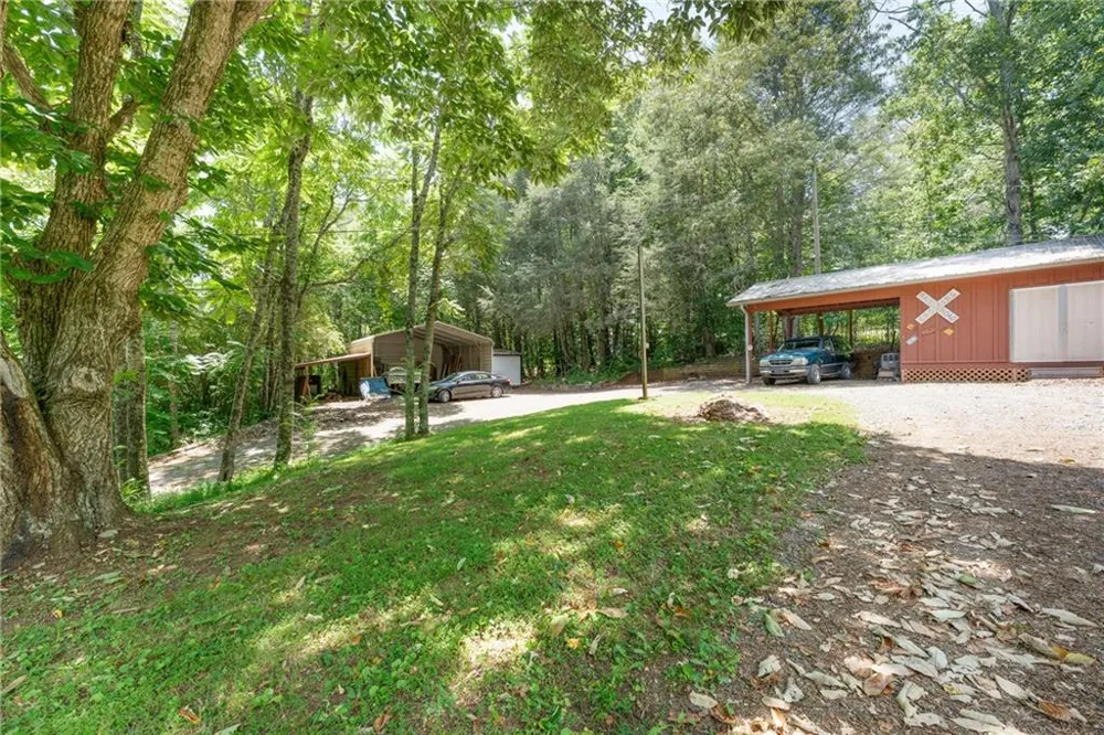 132 Mockingbird Lane McCaysville, GA 30555