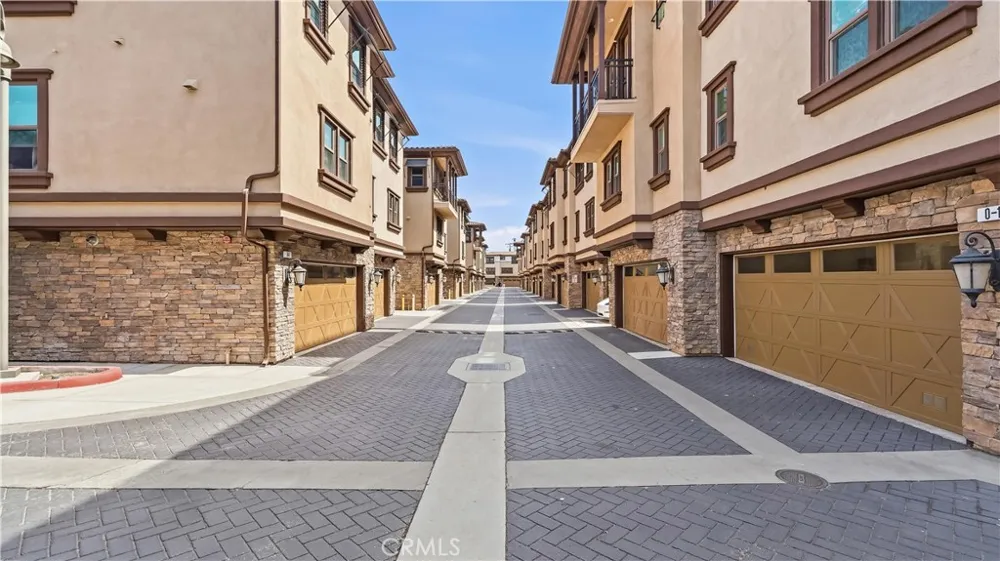 656 W Huntington #O-1 Arcadia, CA 91007