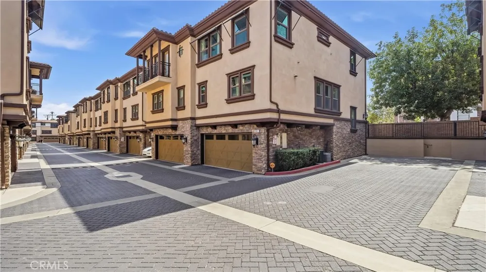 656 W Huntington #O-1 Arcadia, CA 91007