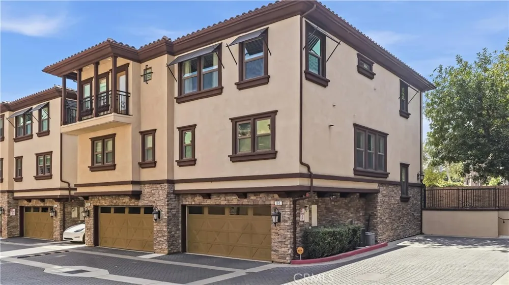 656 W Huntington #O-1 Arcadia, CA 91007