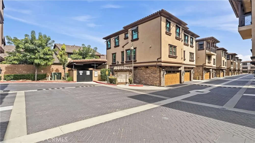 656 W Huntington #O-1 Arcadia, CA 91007