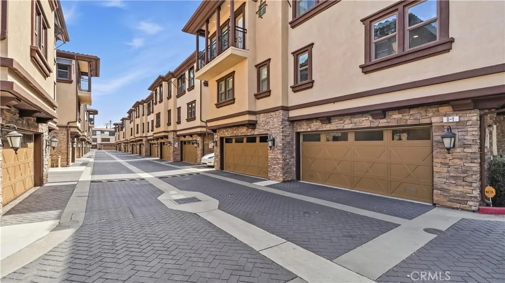 656 W Huntington #O-1 Arcadia, CA 91007