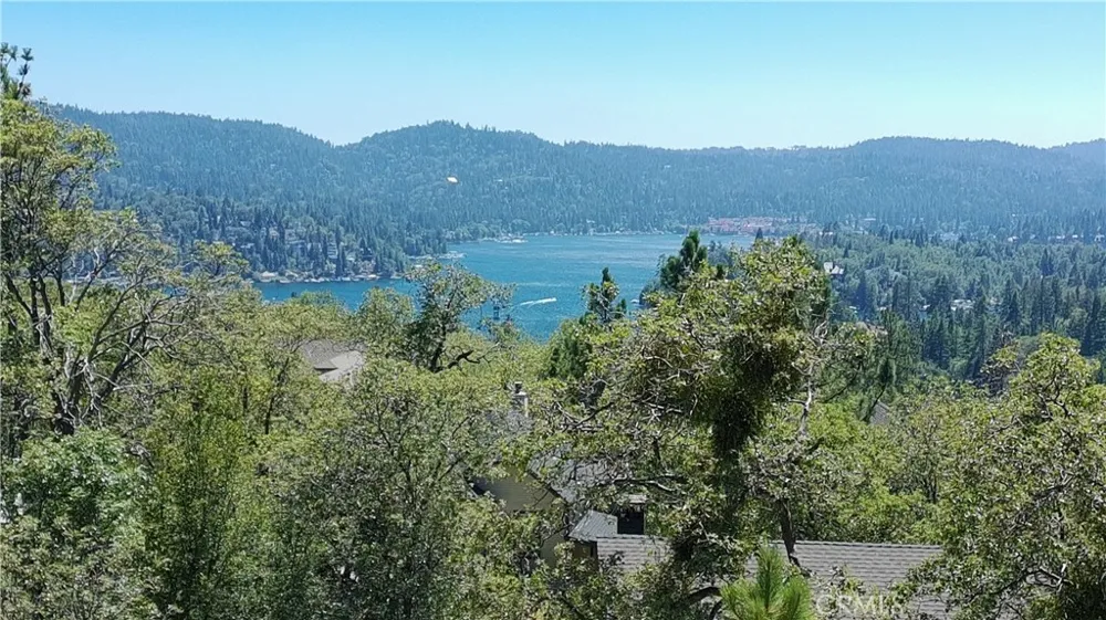 1251 Glacier Drive Lake Arrowhead, CA 92352