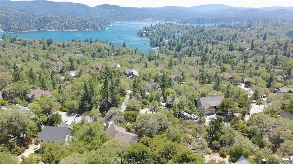 1251 Glacier Drive Lake Arrowhead, CA 92352