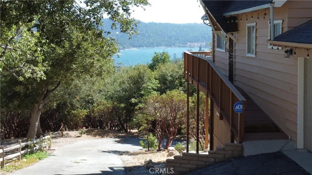 1251 Glacier Drive Lake Arrowhead, CA 92352