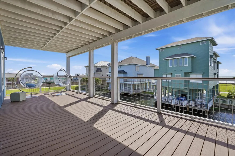 18 Blue Heron Circle Jamaica Beach, TX 77554