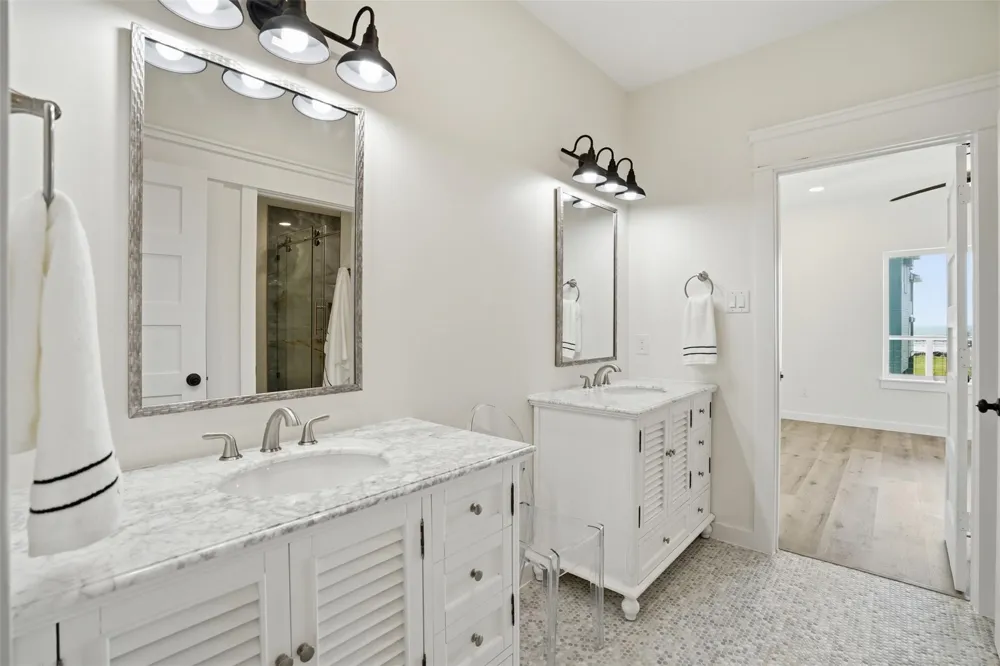 18 Blue Heron Circle Jamaica Beach, TX 77554