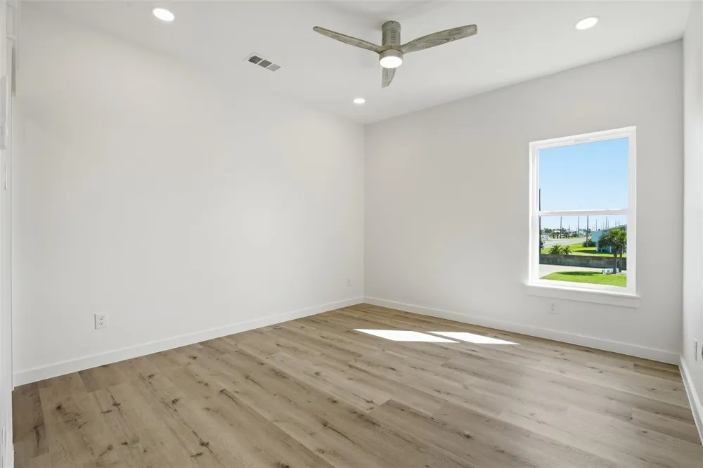 18 Blue Heron Circle Jamaica Beach, TX 77554