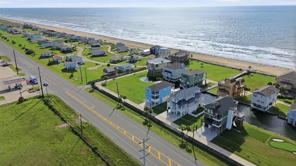 18 Blue Heron Circle Jamaica Beach, TX 77554
