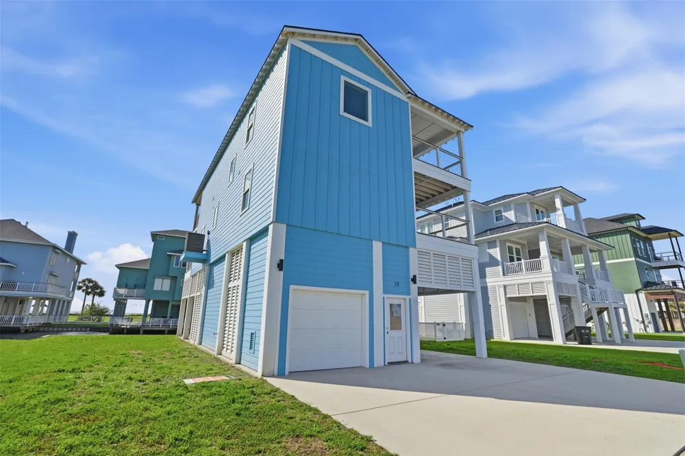 18 Blue Heron Circle Jamaica Beach, TX 77554