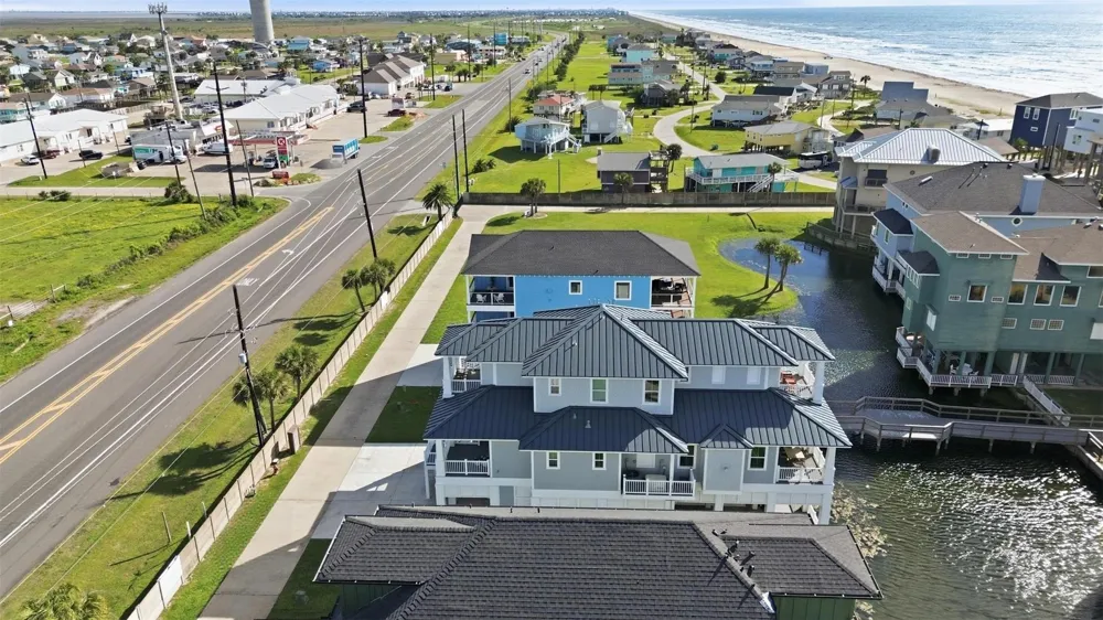 18 Blue Heron Circle Jamaica Beach, TX 77554