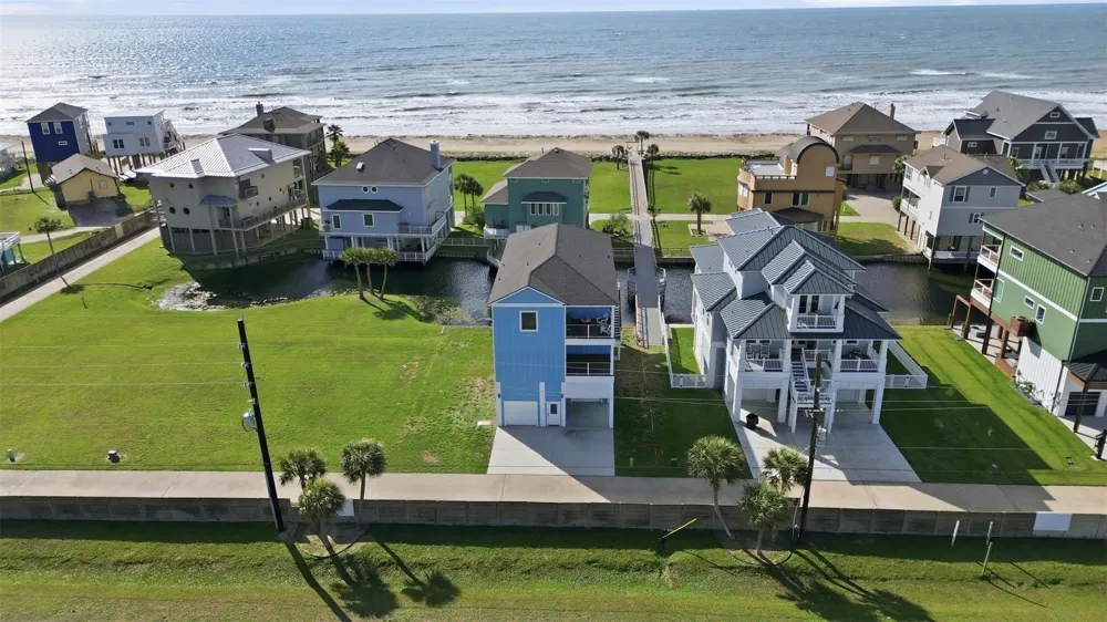 18 Blue Heron Circle Jamaica Beach, TX 77554