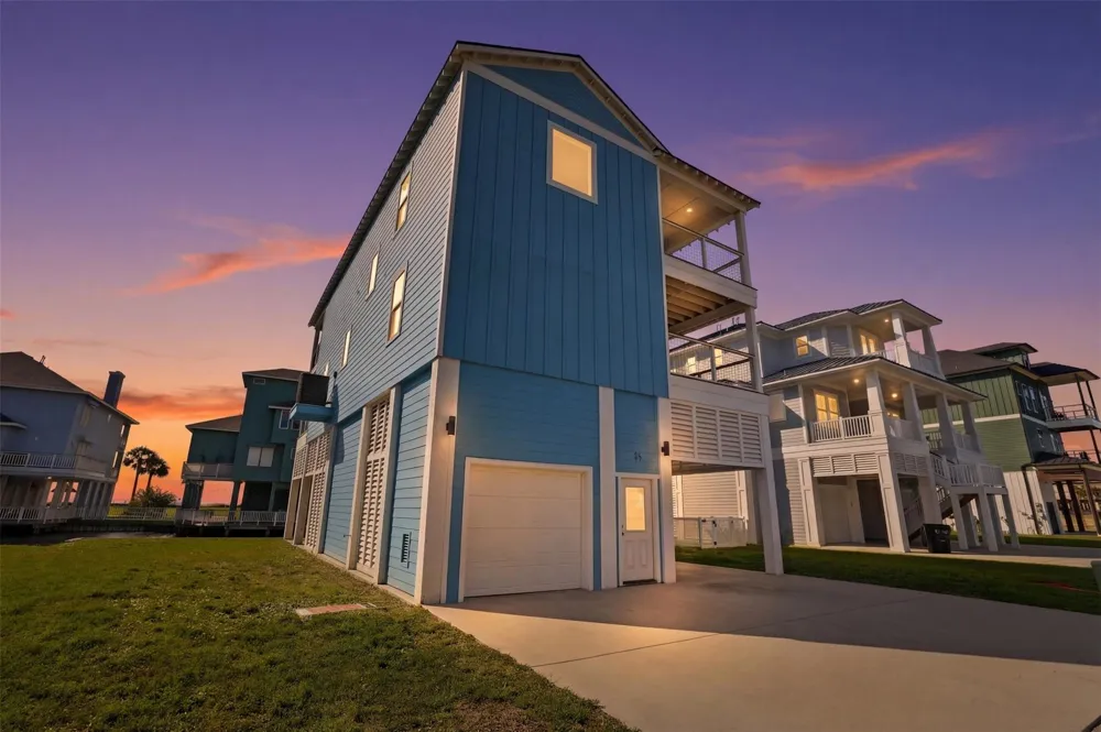 18 Blue Heron Circle Jamaica Beach, TX 77554