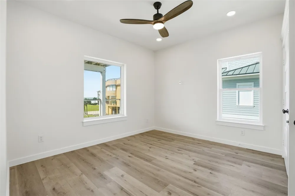 18 Blue Heron Circle Jamaica Beach, TX 77554