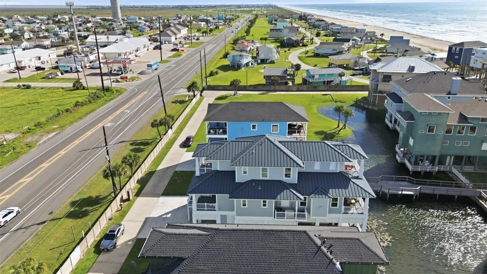 18 Blue Heron Circle Jamaica Beach, TX 77554