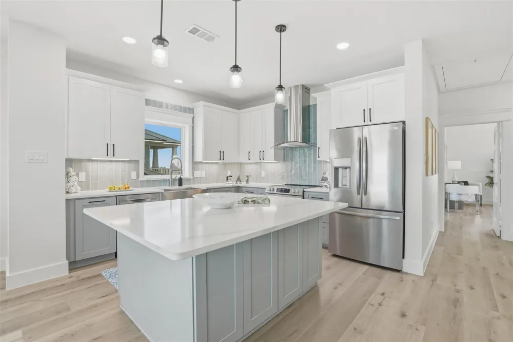 18 Blue Heron Circle Jamaica Beach, TX 77554