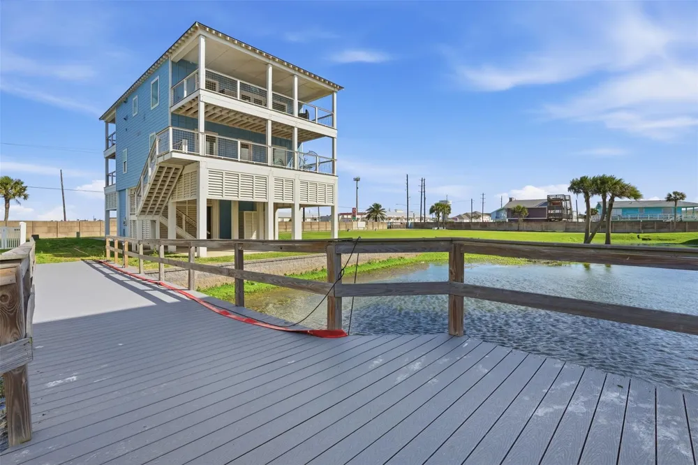 18 Blue Heron Circle Jamaica Beach, TX 77554