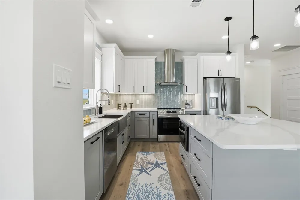 18 Blue Heron Circle Jamaica Beach, TX 77554