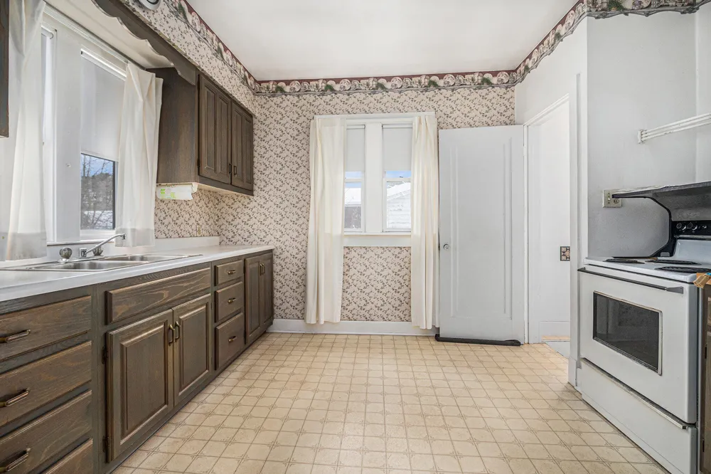 928 Phoenix Street South Haven, MI 49090