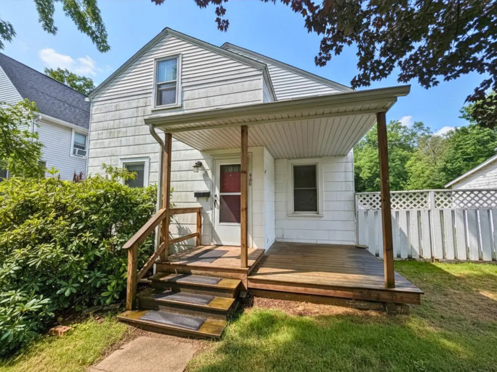 928 Phoenix Street South Haven, MI 49090