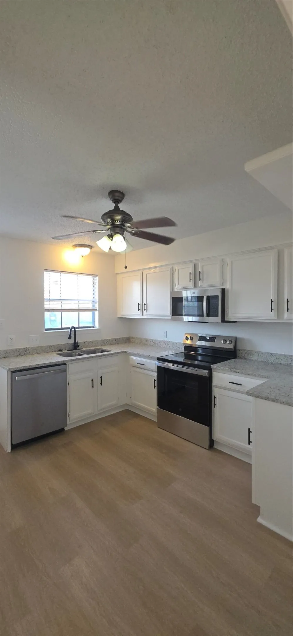 233 Vista Way #235 Benbrook, TX 76126