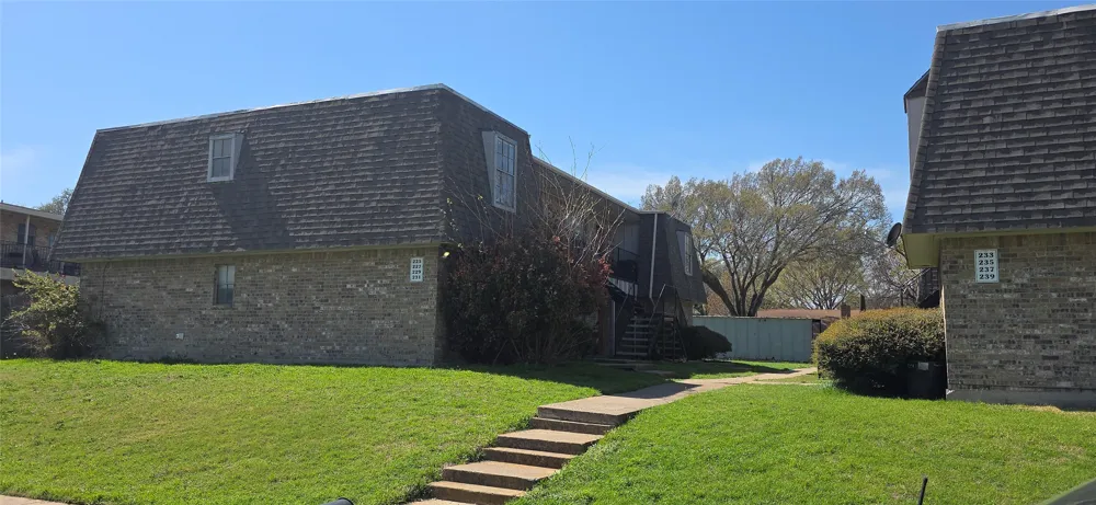 233 Vista Way #235 Benbrook, TX 76126