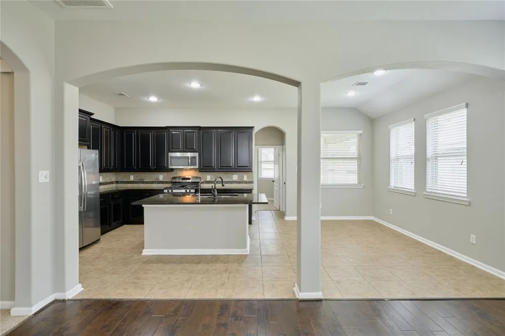 6531 Hunters Creek Lane Baytown, TX 77521