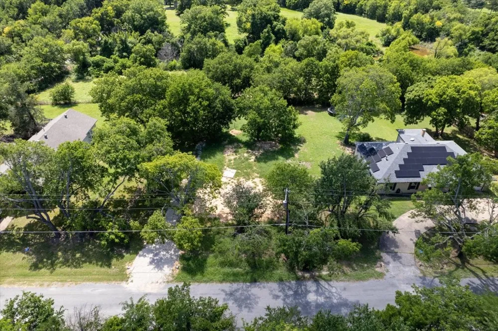 704 Denison Street Bells, TX 75414