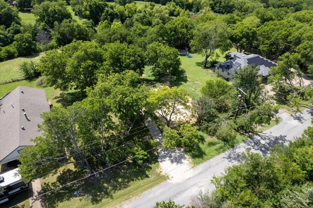 704 Denison Street Bells, TX 75414