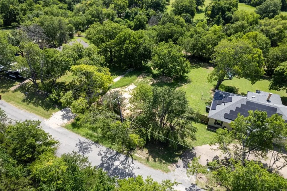 704 Denison Street Bells, TX 75414