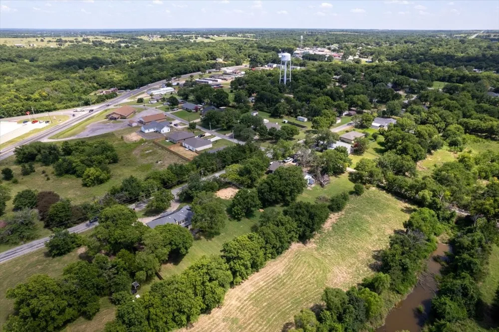 704 Denison Street Bells, TX 75414