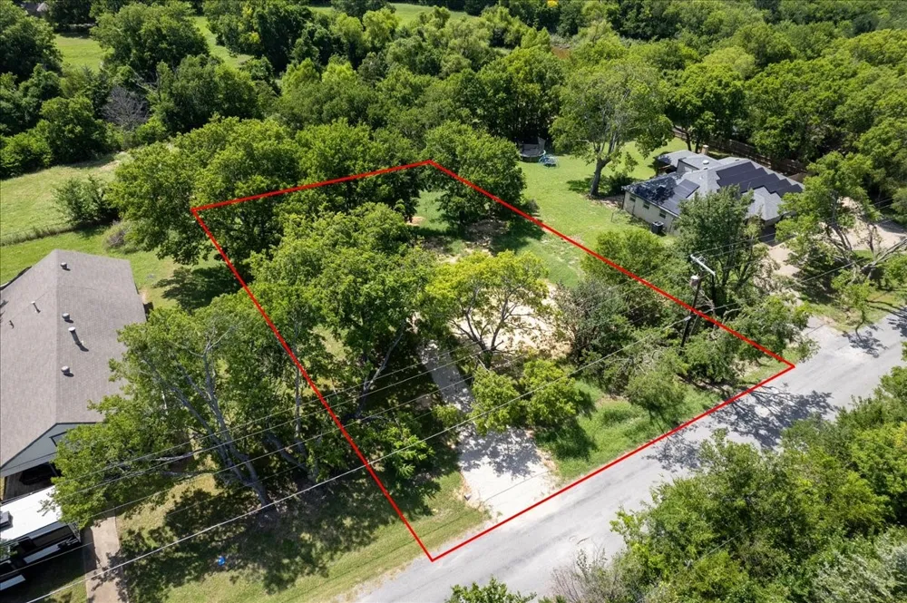 704 Denison Street Bells, TX 75414