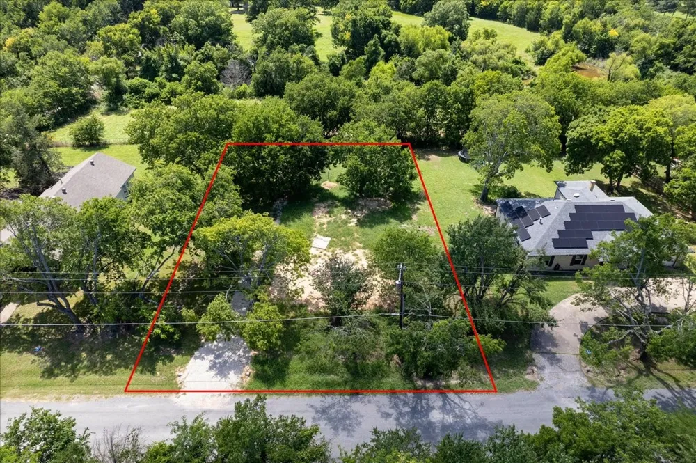 704 Denison Street Bells, TX 75414