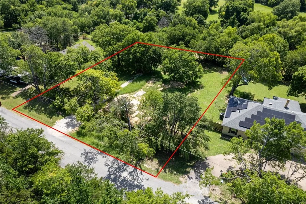 704 Denison Street Bells, TX 75414