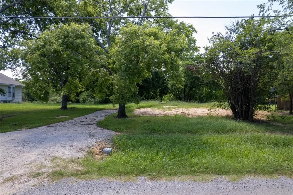 704 Denison Street Bells, TX 75414