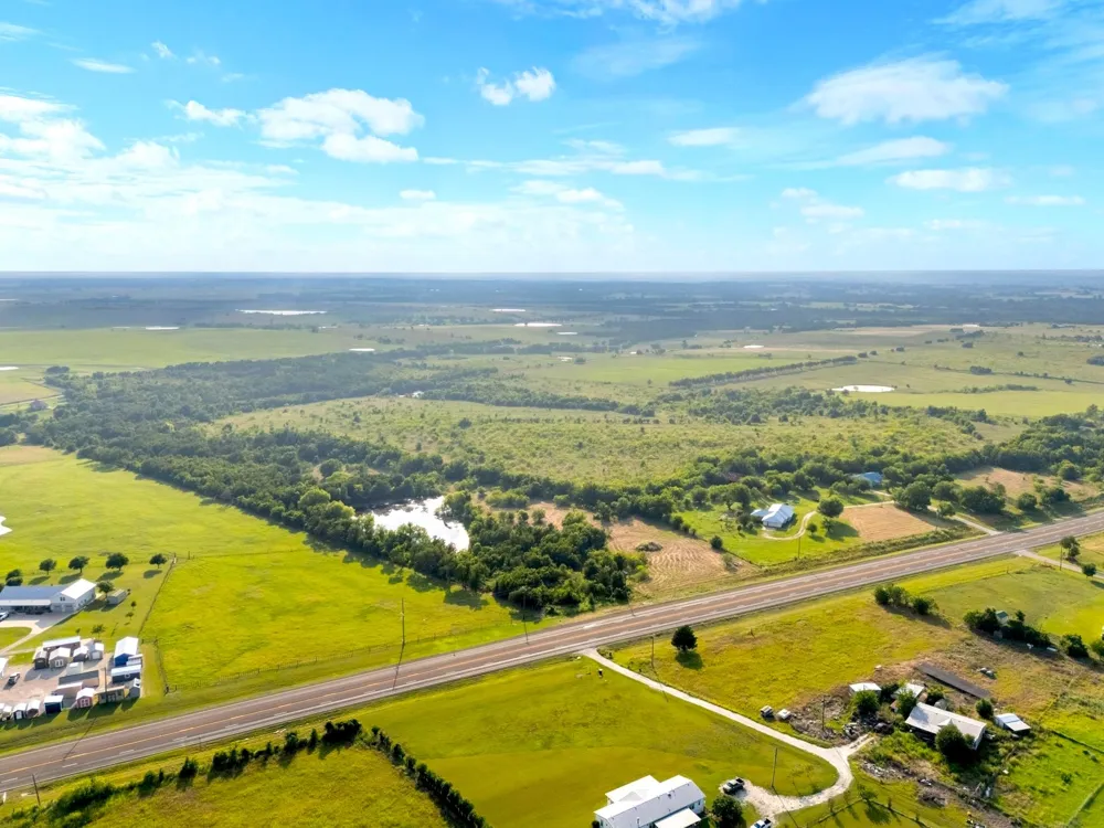 3005 US Highway 77 Lott, TX 76656