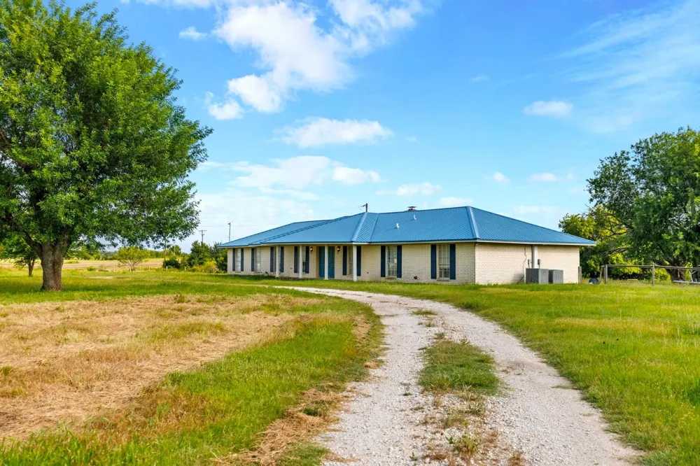 3005 US Highway 77 Lott, TX 76656