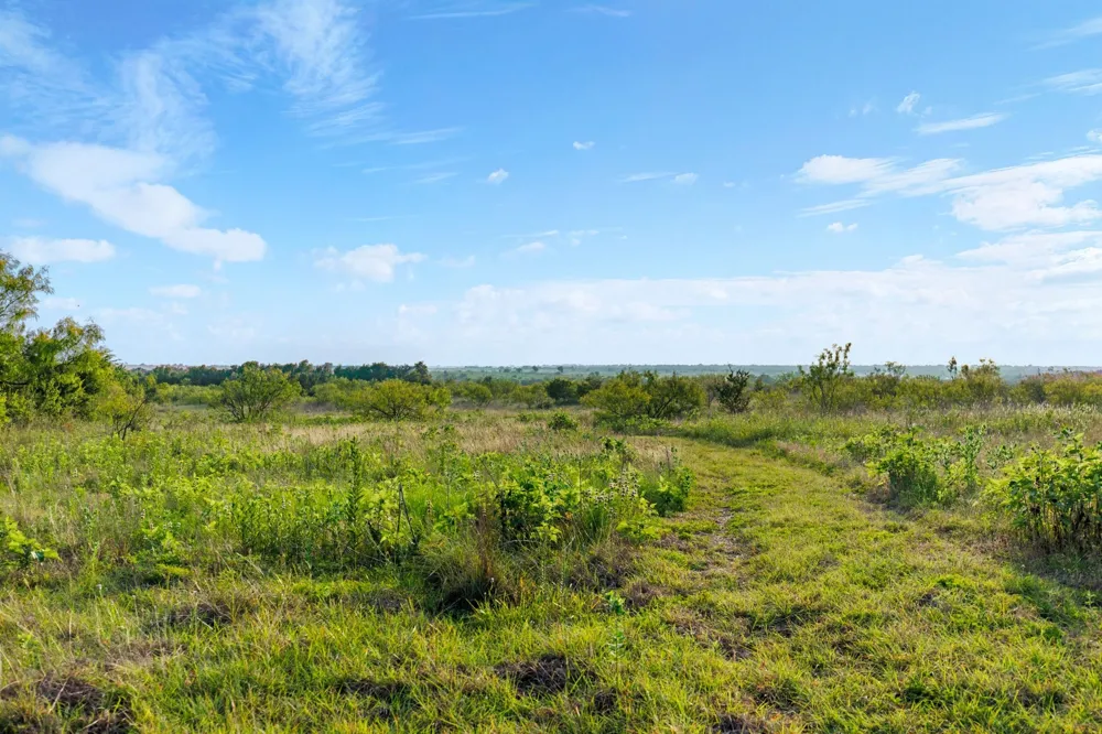 3005 US Highway 77 Lott, TX 76656