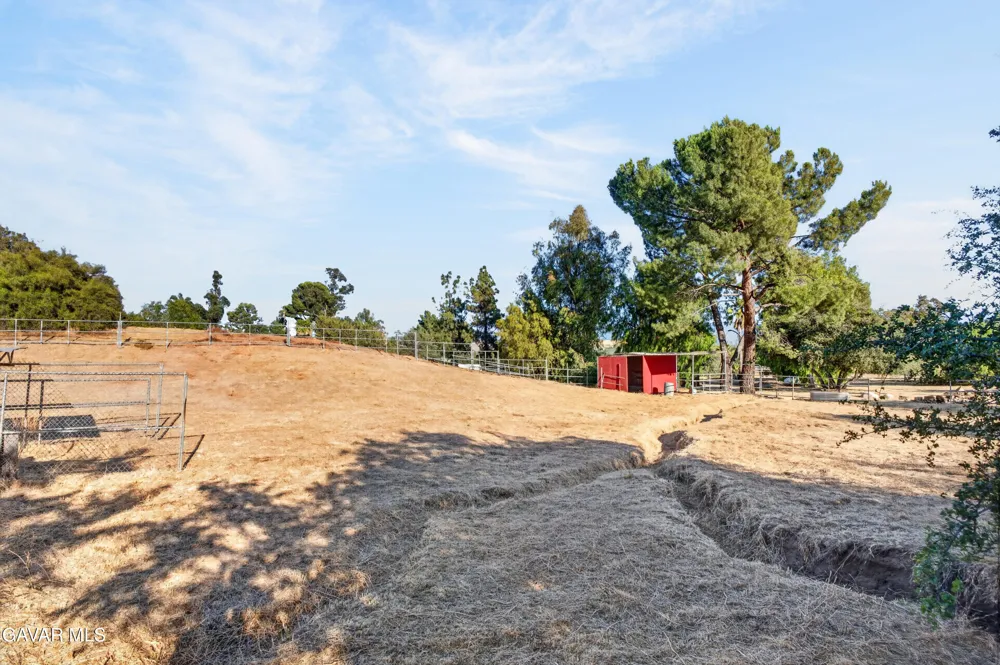 33201 Barber Road Agua Dulce, CA 91390
