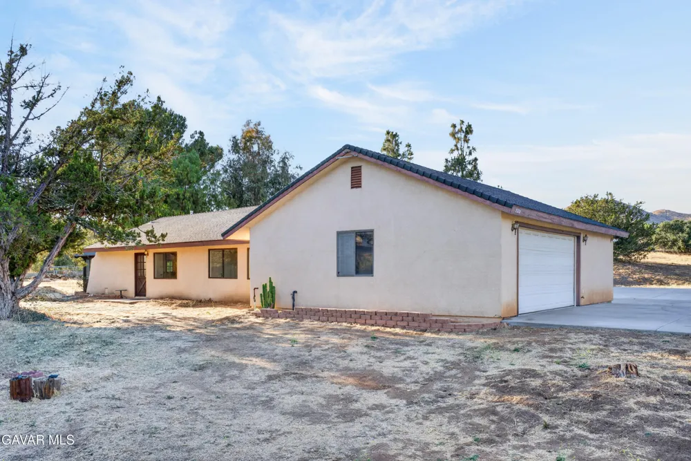 33201 Barber Road Agua Dulce, CA 91390